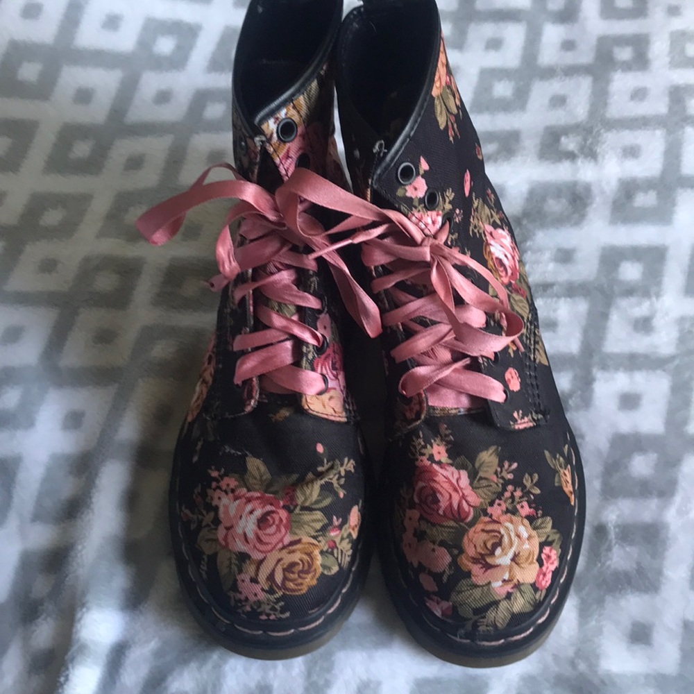 Dr. Martens Black Floral Combat Boots, Pink Ribbon Laces PICTURES UPDATED - Picture 3 of 5